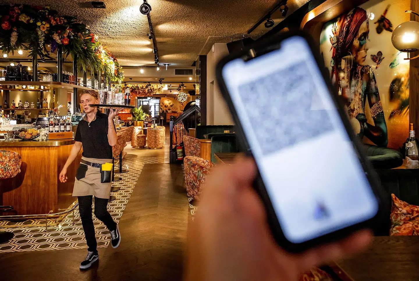 Et grønt coronapas kan være en forudsætning for at få adgang til julefrokosten med kollegerne, mener de danske sundhedsmyndigheder.