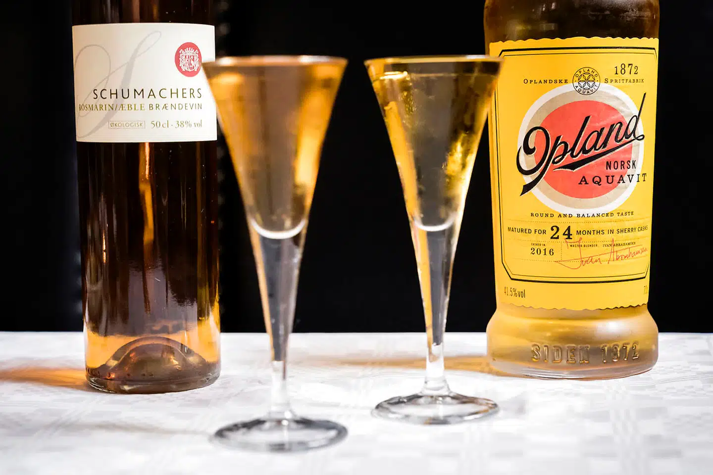 Schumachers rosmarin/æble-snaps og Oplands Aquavit.