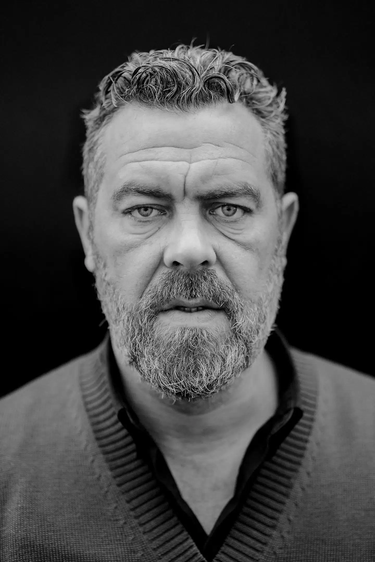 Første gang forfatter Kaspar Colling Nielsen læste Det Nye Testamente, gjorde han det primært, fordi han mente, at det hørte til almindelig god dannelse. Anden gang, læste han med andre øjne, og han opdagede hvor »potent og plastisk« en tekst der er tale om.