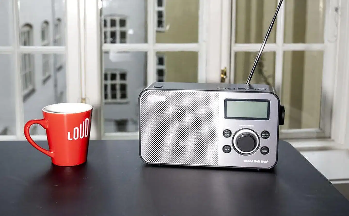 Berlingske Media har foretaget endnu et opkøb i Radio LOUD og ejer nu 91 procent af aktierne, som dermed giver fuld kontrol over radioen. Samtidig ændres navnet til 24syv.