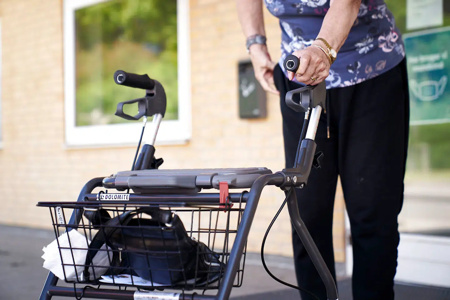 »Hvis højere udgifter ikke virker, så får man jo ikke løst det problem, de ekstra penge skulle løse. Hvis man er utilfreds med kvaliteten af ældreplejen, er det vigtigt at finde frem til et forslag, der rent faktisk løser problemet,« skriver Martin Ågerup.