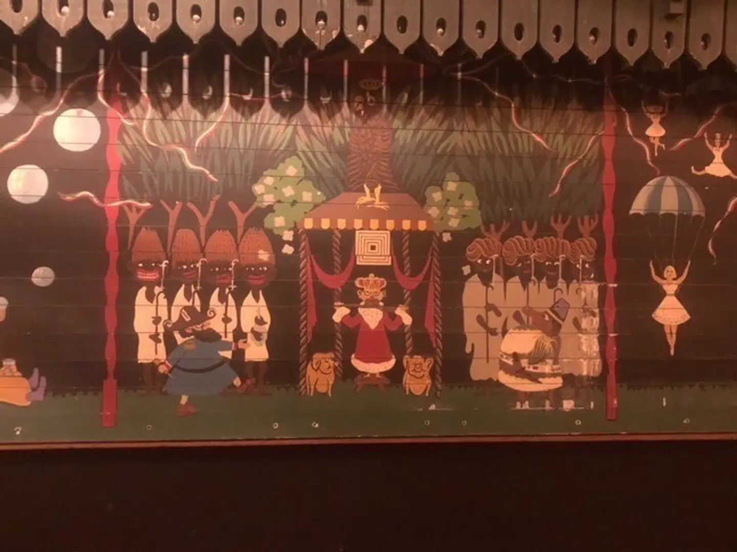 Den omstridte tegning på jalousiet, som skal males over.