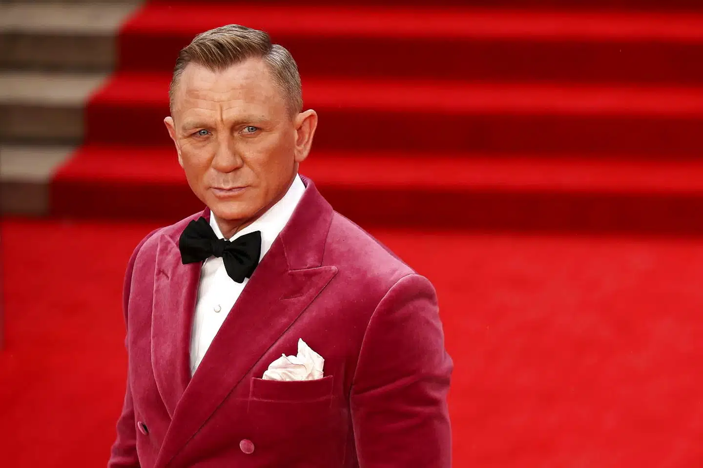 Det kan godt være, at Daniel Craig ser flot ud i lyserød velour, men hans seneste tur som James Bond presser også de mindre film i biograferne. Nu er de begyndt at tale om, hvad de skal gøre.