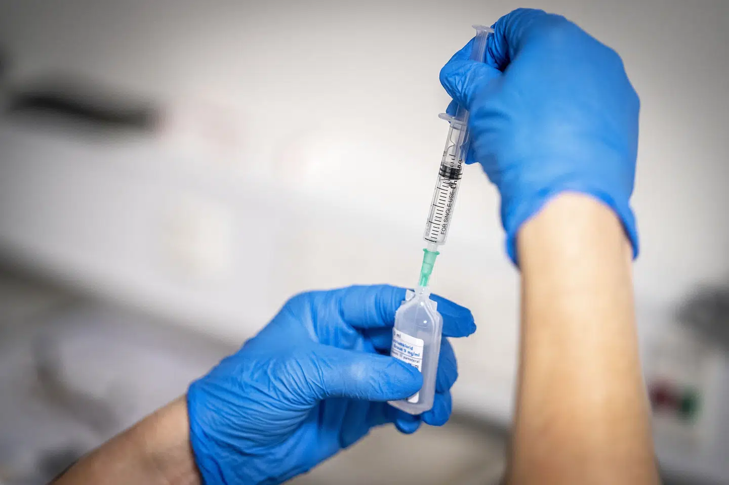 - En kæmpe appel fra mig: Hvis vi skal holde Danmark åbent, så skal vi altså have flere til at lade sig vaccinere, siger sundhedsminister Magnus Heunicke (S). Mads Claus Rasmussen/Ritzau Scanpix