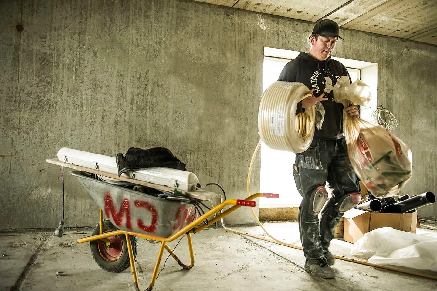 »Virksomhederne skal oprette flere lærepladser, og de skal være med til at bygge bro fra grundskolen, så udskolingseleverne tidligt ser de muligheder, et svendebrev giver,« skriver Lars Andersen.