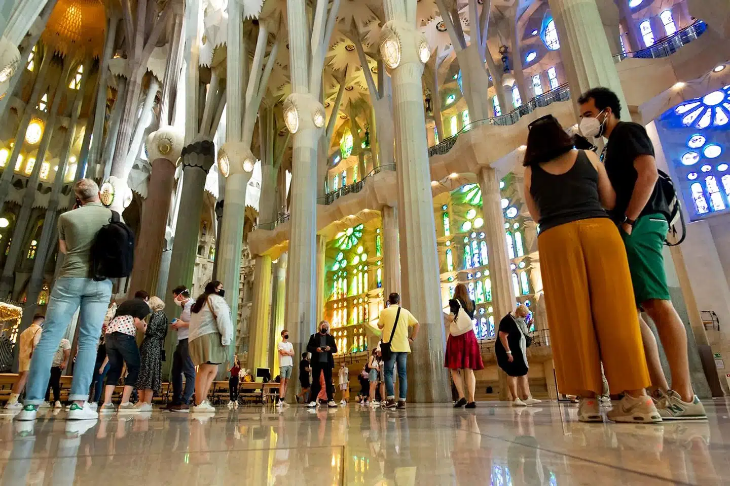 Den eneste måde, hvorpå man kan regulere tilstrømningen af turister, er at begrænse udbuddet af overnatningsmuligheder og aktiviteter. Eksempelvis er det hul i hovedet, at en af Barcelonas mest populære seværdigheder – Sagrada Familia-katedralen – indtil pandemien lukkede fire millioner besøgende ind om året, mener beboerrepræsentanten Pere Mariné.