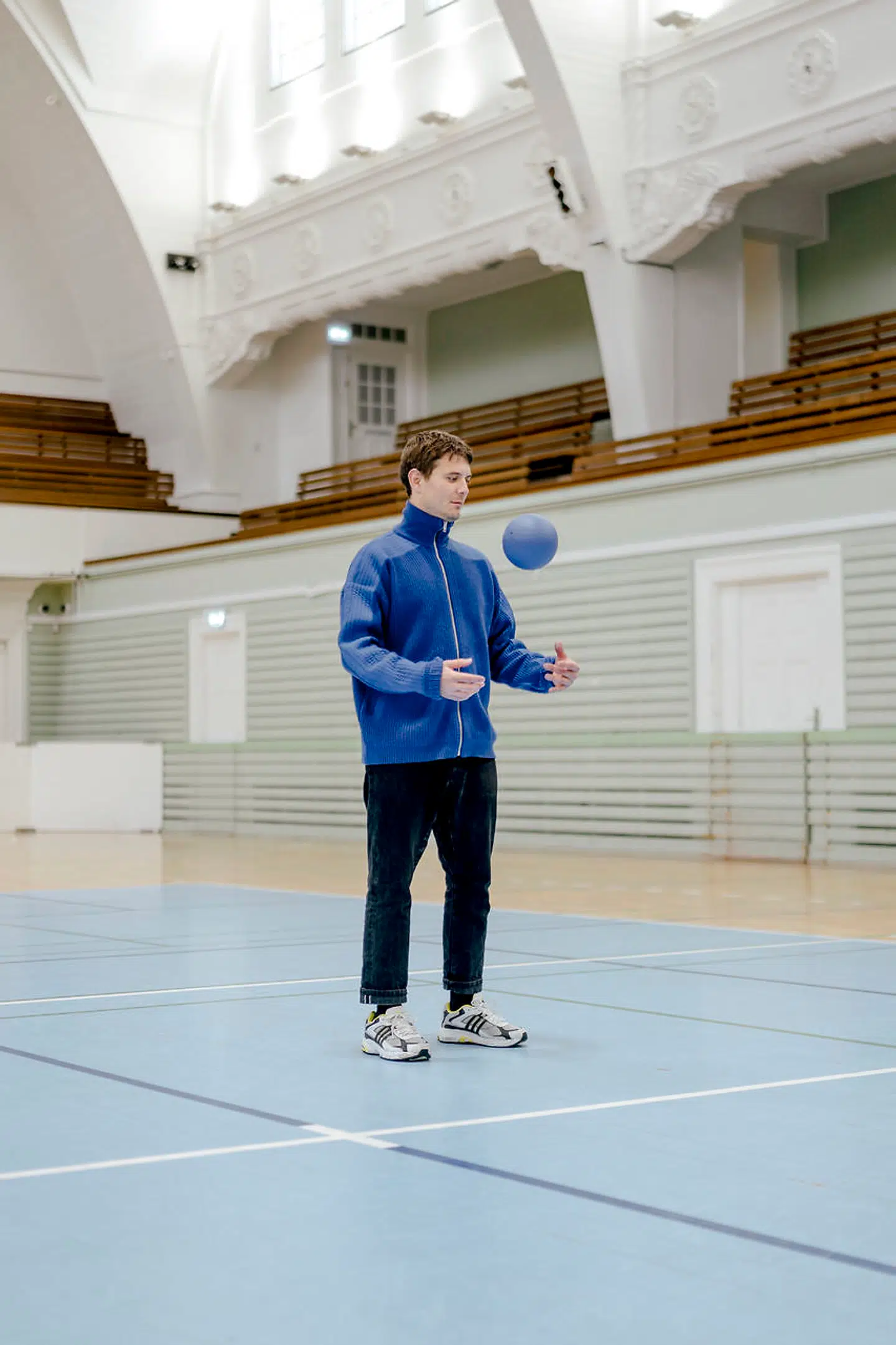 Caspar Eric er Født i1987 i København.