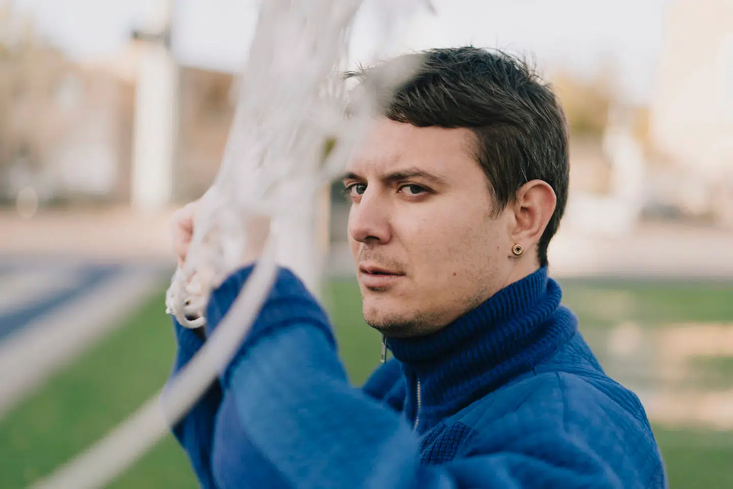 Caspar Eric debuterede i 2014 med digtsamlngen »7/11«.