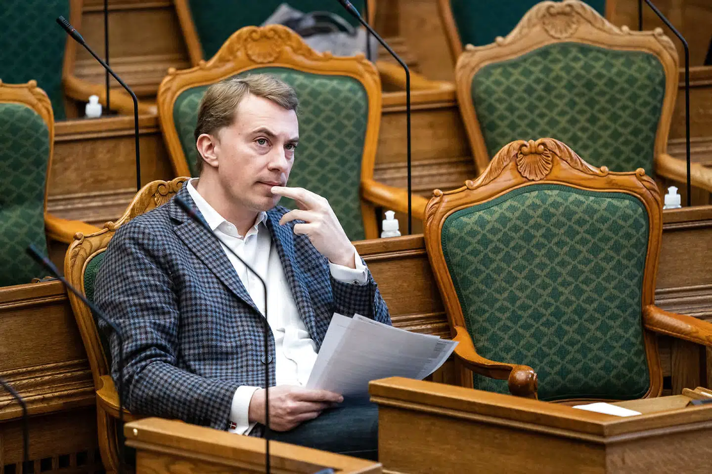 Under sommerens debat om såkaldt »aktivistiske forskere« protesterede 3.241 forskere imod en særlig vedtagelsestekst om forskning, som Morten Messerschmidt havde været med til at få igennem. Den protest gav Messerschmidt ikke meget for: »Jeg synes, det er dybt afslørende,« sagde han blandt andet om forskernes underskriftindsamling imod vedtagelsesteksten.