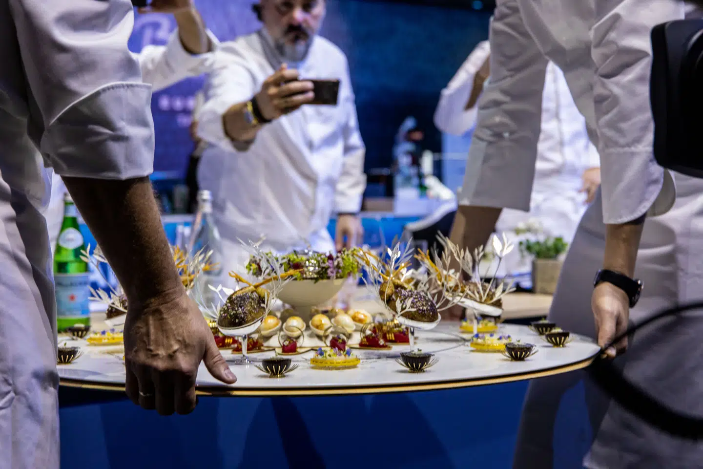 Ronni Mortensens fadservering vises frem for dommerne ved Bocuse d'Or Europe i 2020.