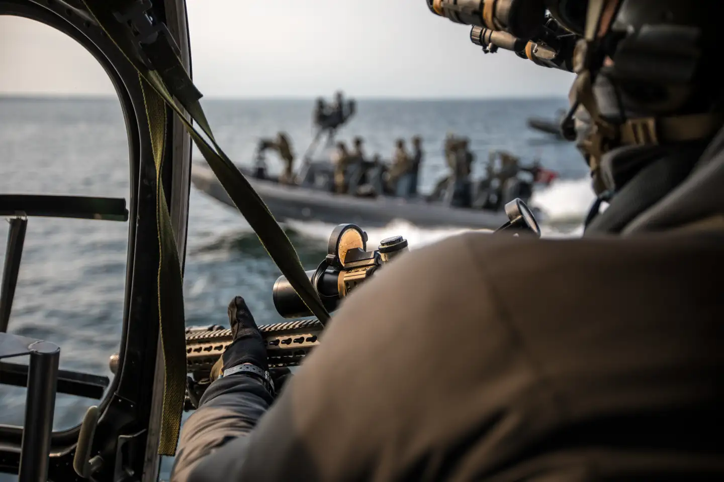 Søndag sejler Frømandskorpset med fregatten »Esbern Snare« ud for at bekæmpe pirater i Guineabugten. Med ombord har korpset to 27 millioner kroner dyre motorbåde.