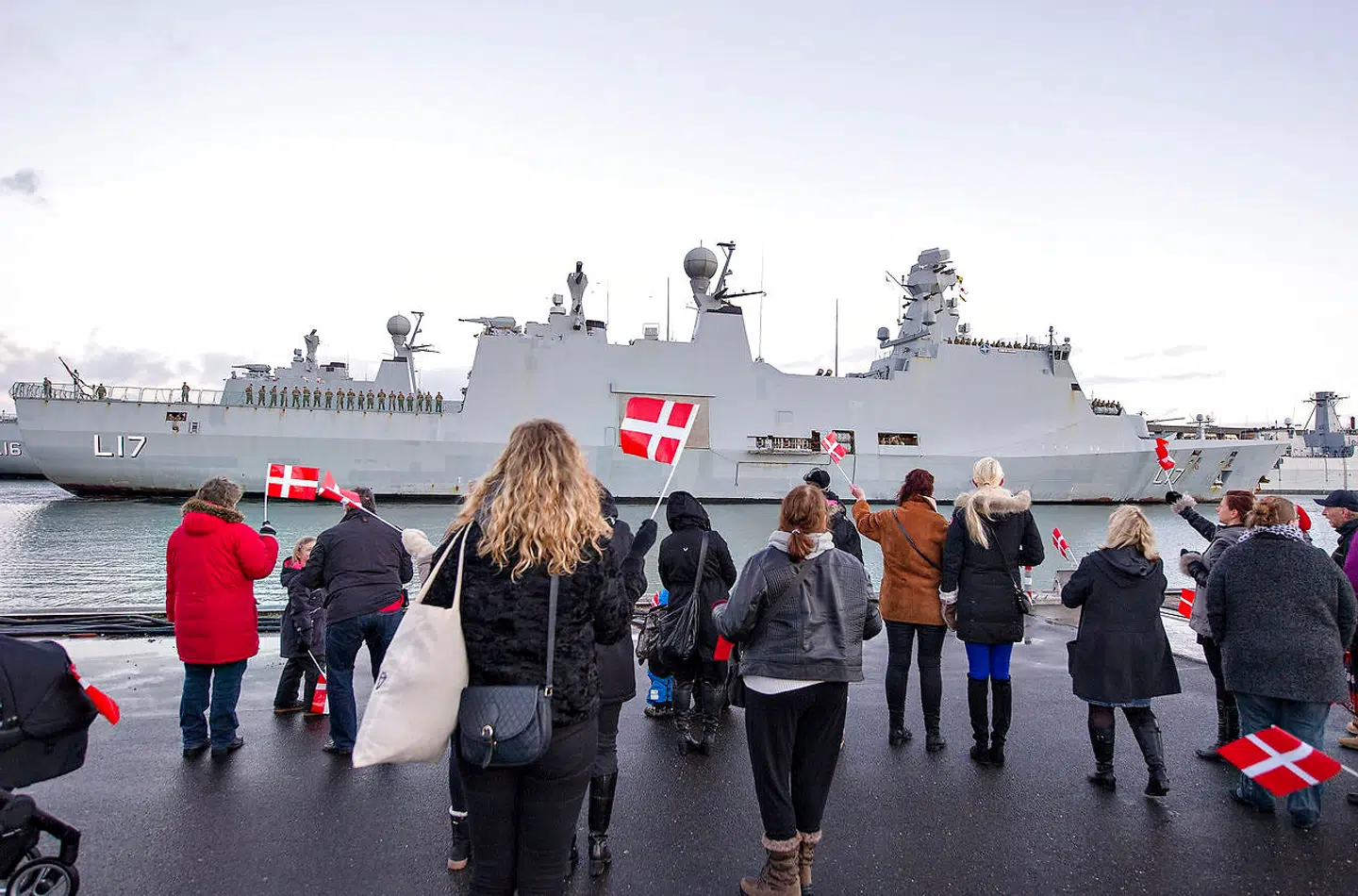 Efter 15 måneders piratjagt og mission ved Afrika og i Middelhavet ankom fregatten »Esbern Snare« i december 2014 til Flådestation Frederikshavn. Søndag sejler Esbern Snare med Frømandskorpset ombord igen ud for at bekæmpe pirater.