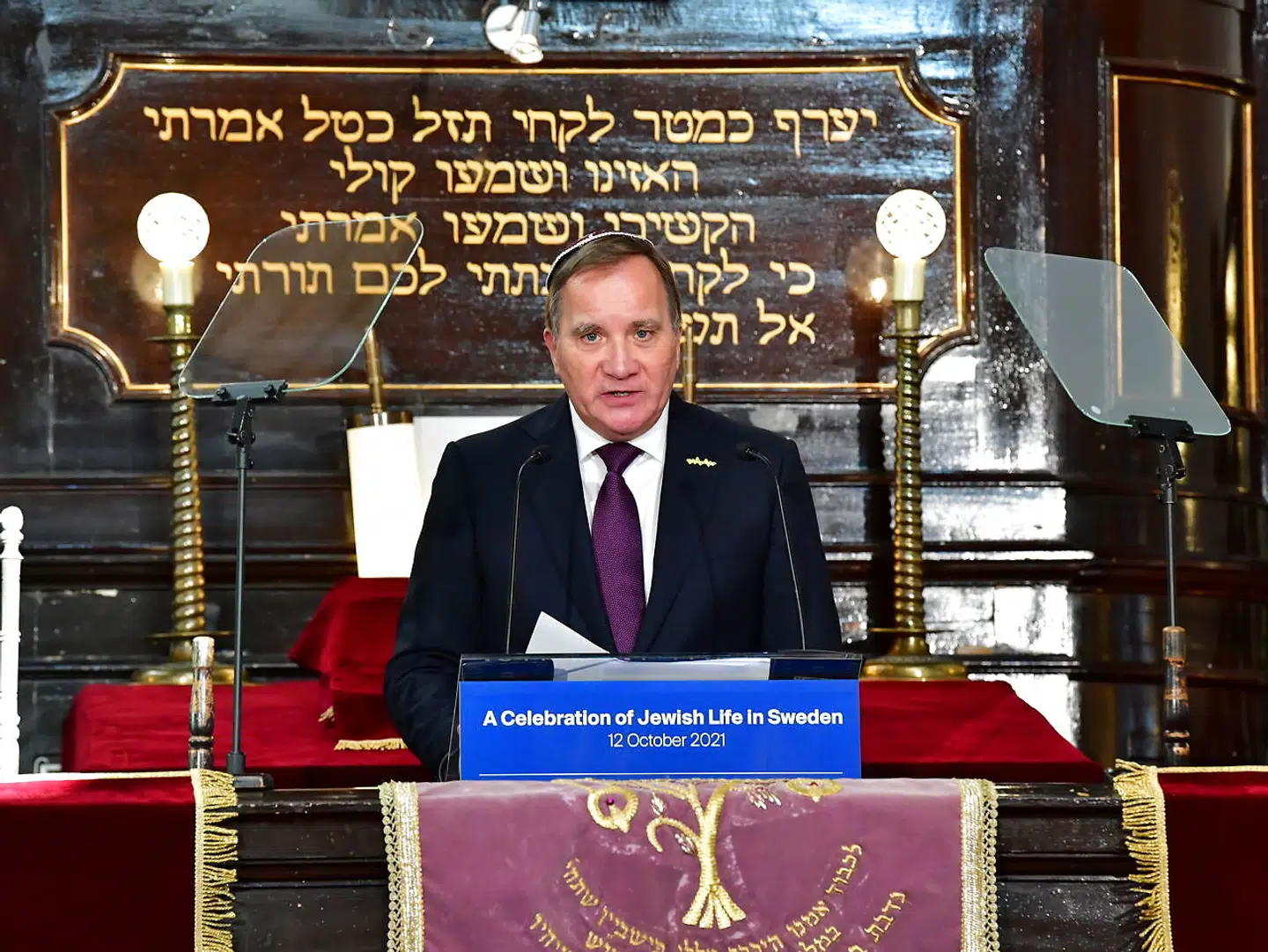 Det er finere i den svenske politiske debat at holde taler om tolerance og forståelse end at tilstå, at den antisemitisme, som har fulgt med indvandrere til Malmø, har anbragt svenske jøder i en utryg situation, mener Paulina Neuding. På billedet ses Sveriges statsminister, Stefan Löfven, tale i Malmøs synagoge ved Holocaustkonferencen, 12. oktober 2021.