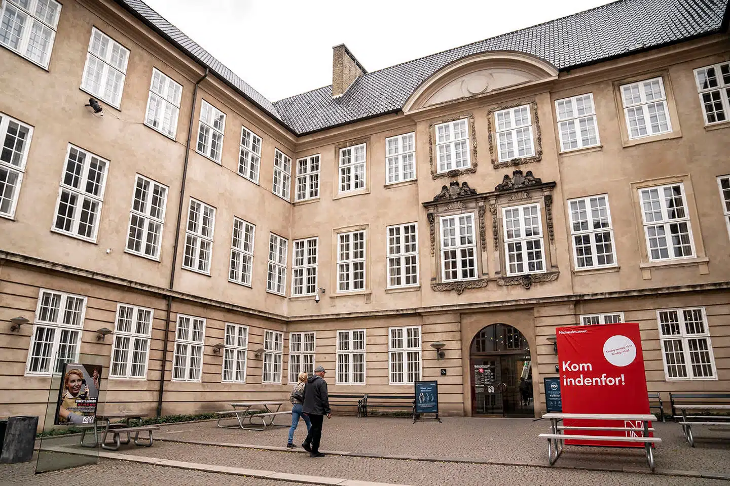 »Når vi som nation skuer ud over en usikker fremtid med tilsyneladende grænseløse udfordringer fra klima, konflikter og knappe ressourcer, så bliver vores fælles historie til den rygrad, der skal holde os oppe og give os retning,« skriver kronikkens medunderskrivere om Nationalmuseets fremtid.