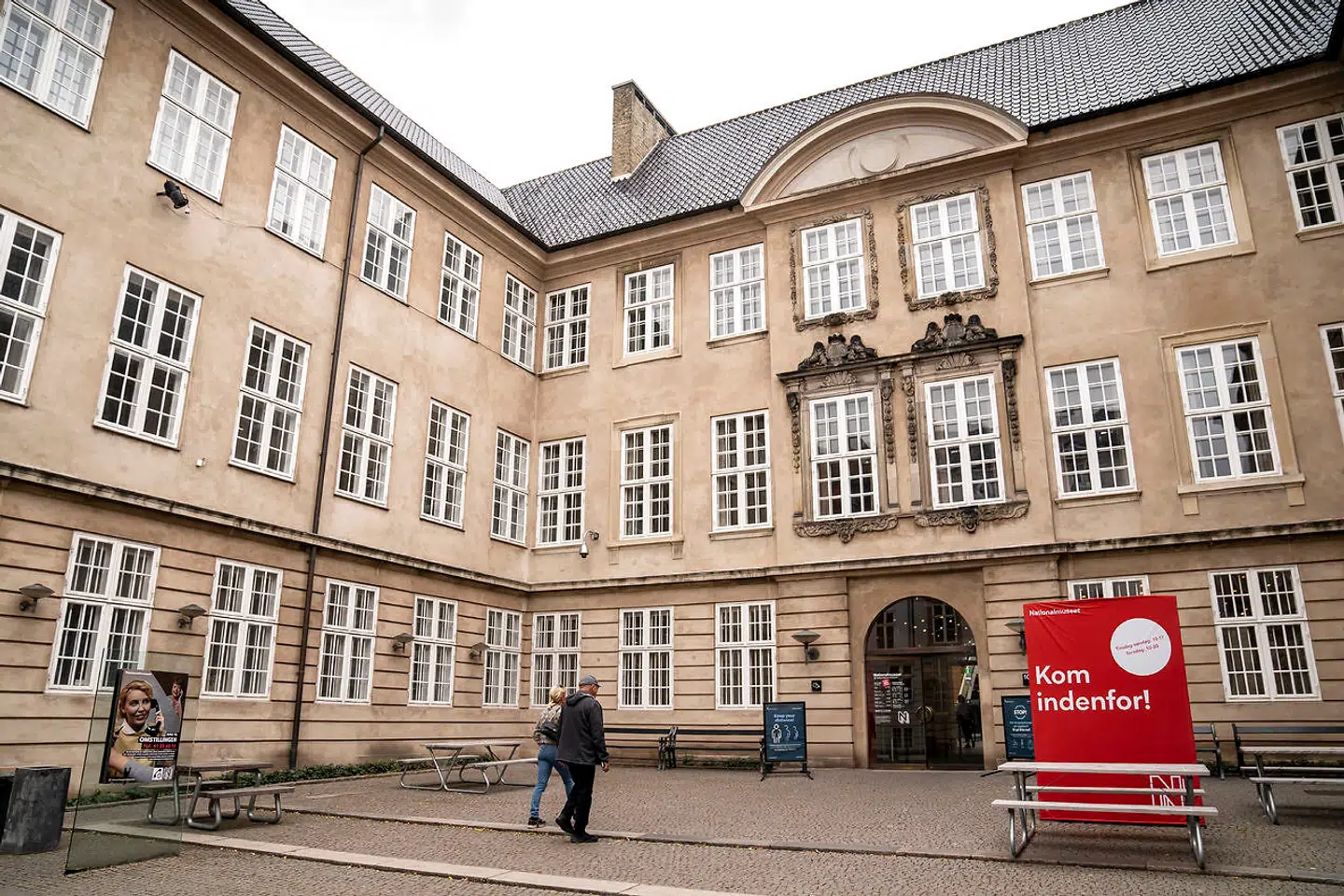 »Når vi som nation skuer ud over en usikker fremtid med tilsyneladende grænseløse udfordringer fra klima, konflikter og knappe ressourcer, så bliver vores fælles historie til den rygrad, der skal holde os oppe og give os retning,« skriver kronikkens medunderskrivere om Nationalmuseets fremtid.