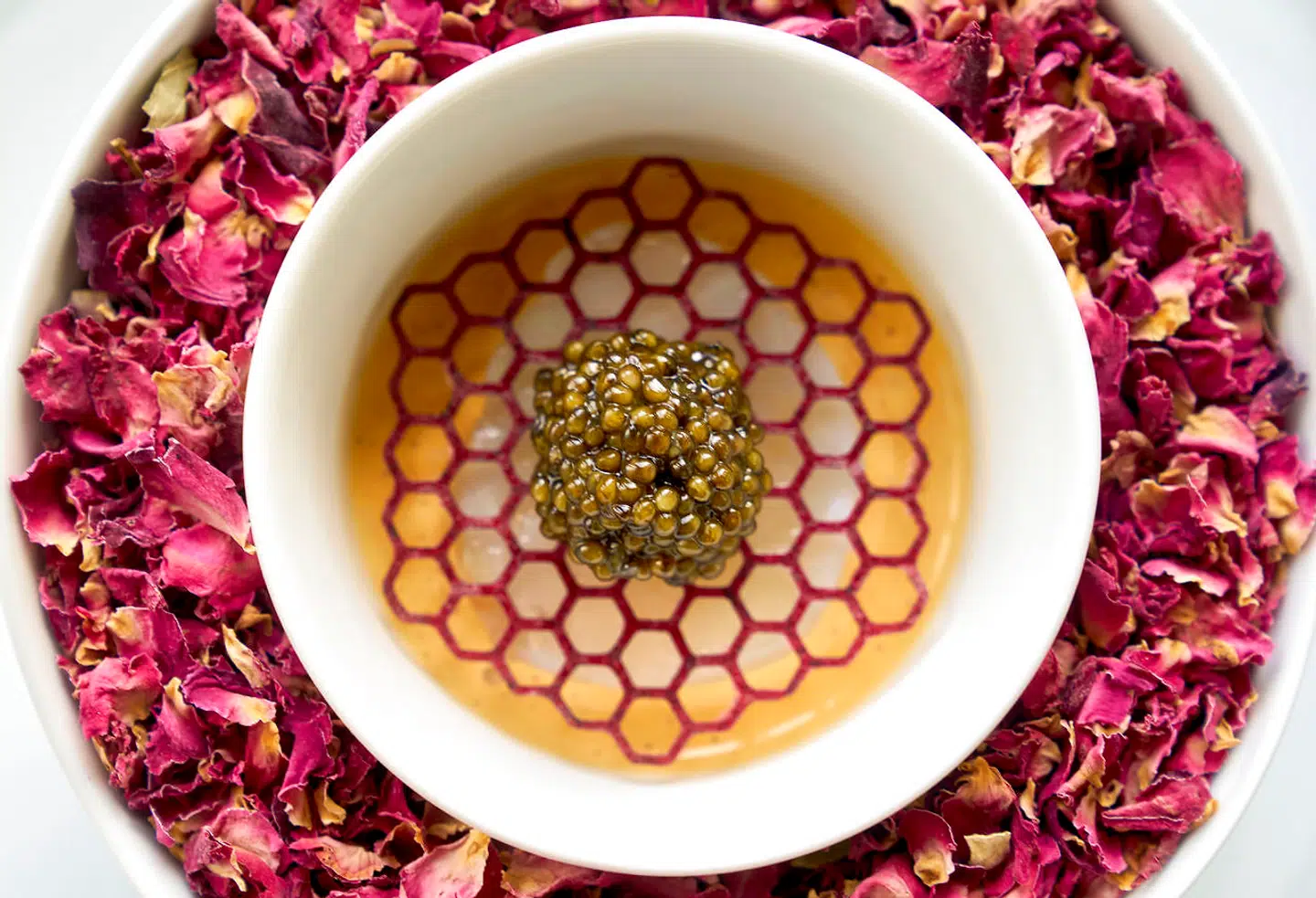 Saltet torsk m. caviar og hibiscus