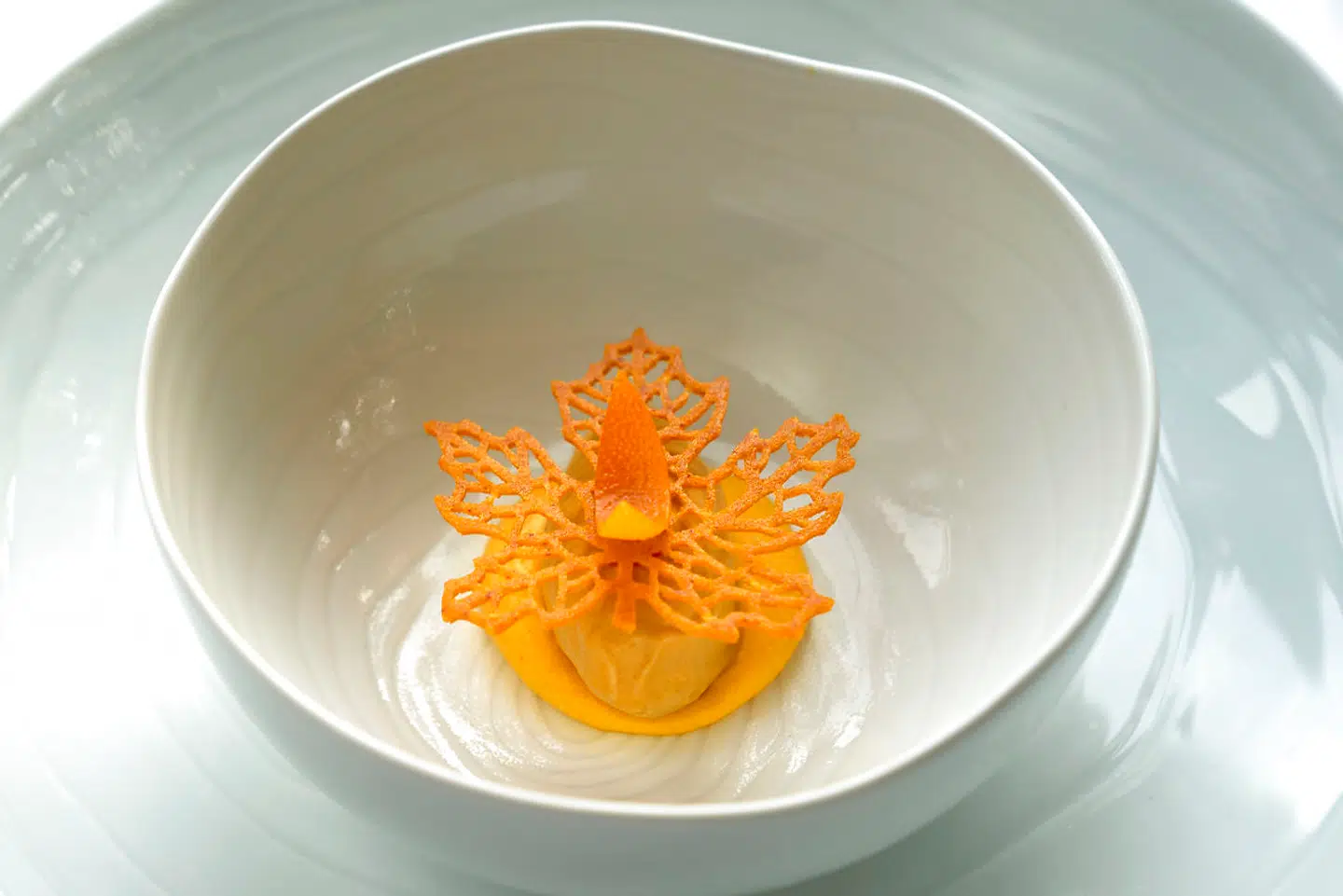 Appelsin og marcona-mandel is.