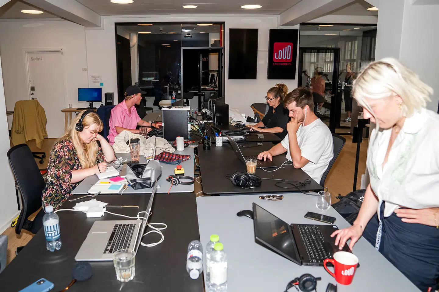Radio Loud kan fejre sin første fødselsdag i dag, 1. april, og det har været et år med mere mod- end medvind.