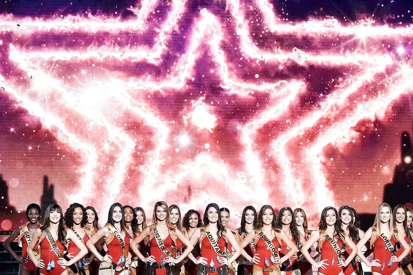 Man må blandt andet ikke være gift eller have børn for at kunne deltage i »Miss France«. De samme regler gælder for den danske pendant: »Miss Danmark«.