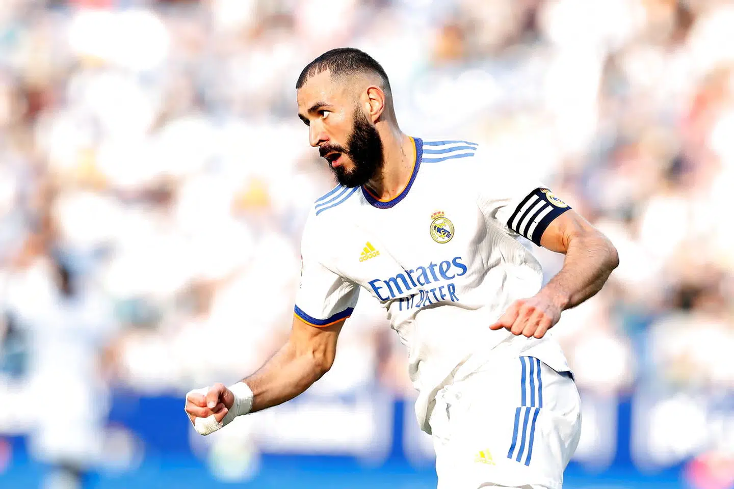 Real Madrid, Karim Benzemas klub gennem de seneste 12 år, har uden vaklen bakket op om sin franske stjernespiller gennem hele forløbet. Vil det fortsætte, hvis han bliver kendt skyldig i pengeafpresning?