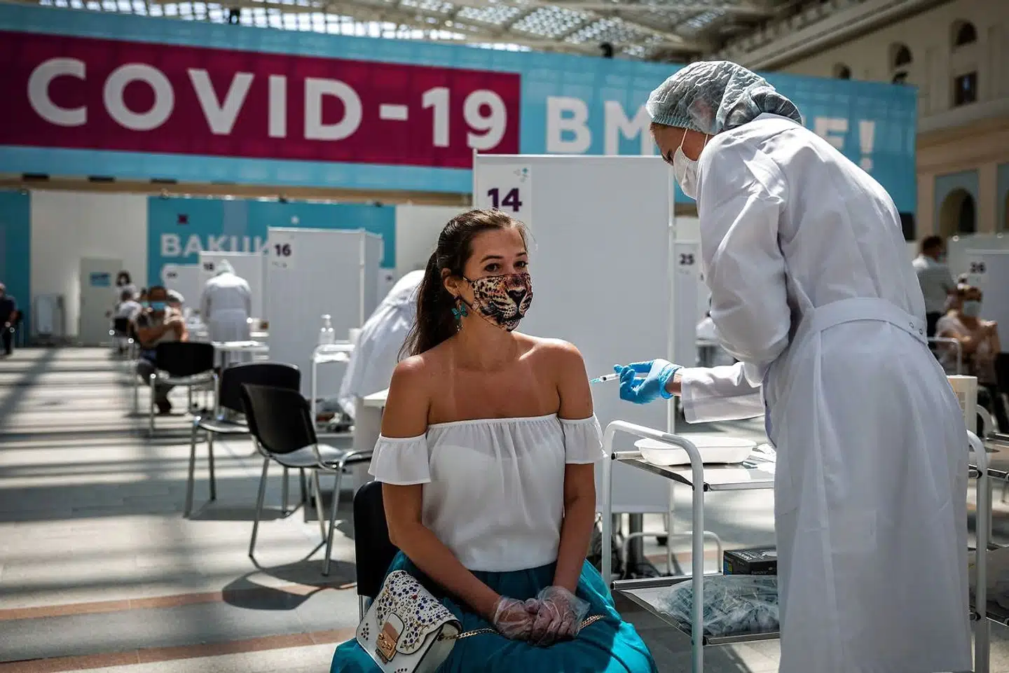 Rusland kan snart blive det land i verden med flest coronadødsfald. Men mange russere vil tilsyneladende hellere risikere at dø end lade sig stikke med de gratis russiske vacciner.