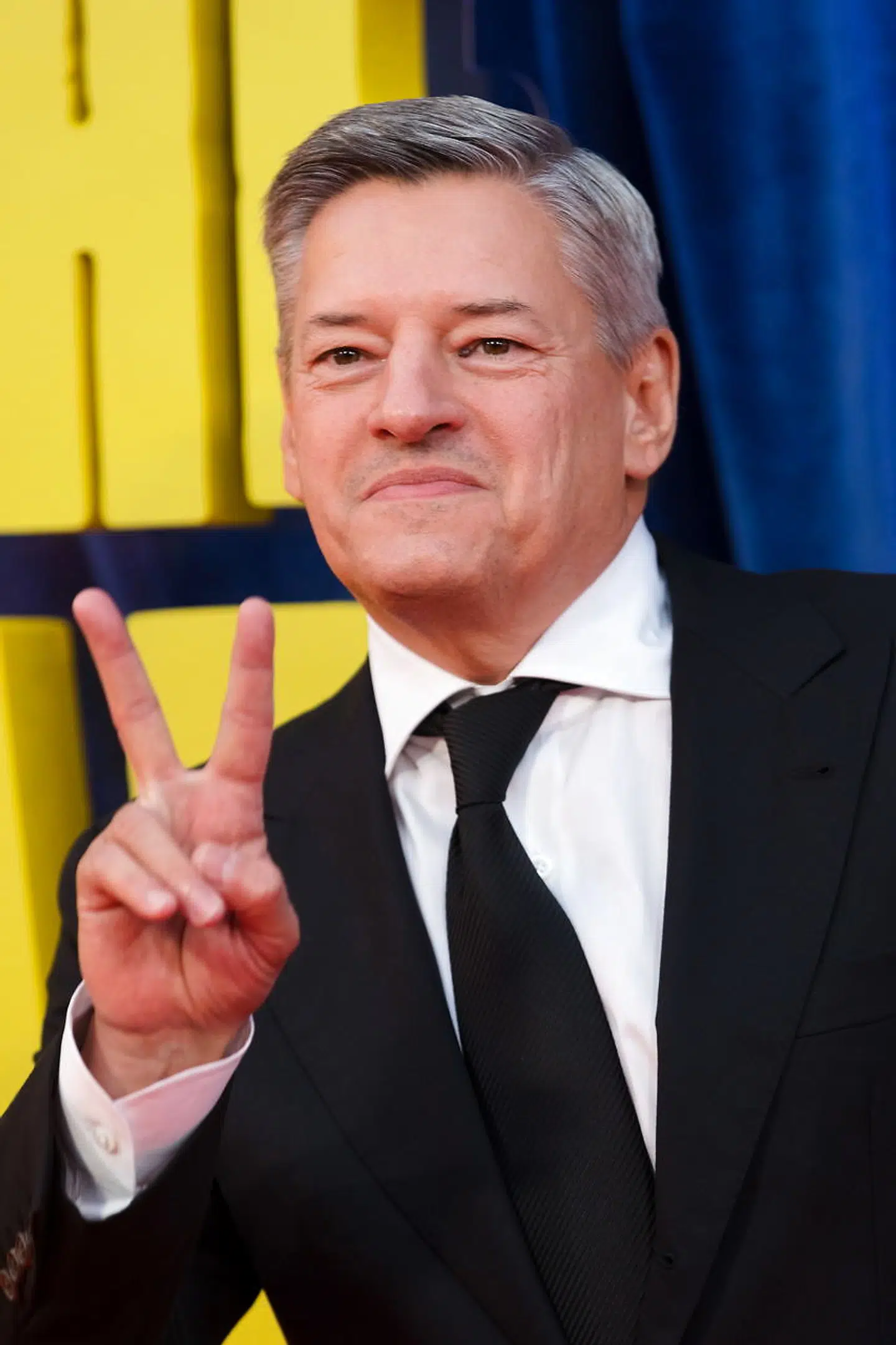 »Vi prøver at understøtte kunstnerisk og kreativ frihed blandt de indholdsskabere, som arbejder på Netflix. Nogle gange vil det føre til, at der er ting på Netflix, som man ikke kan lide, eller som man synes er skadelige,« siger Ted Sarandos, der er den ene af to administrerende direktører i Netflix, til Variety.