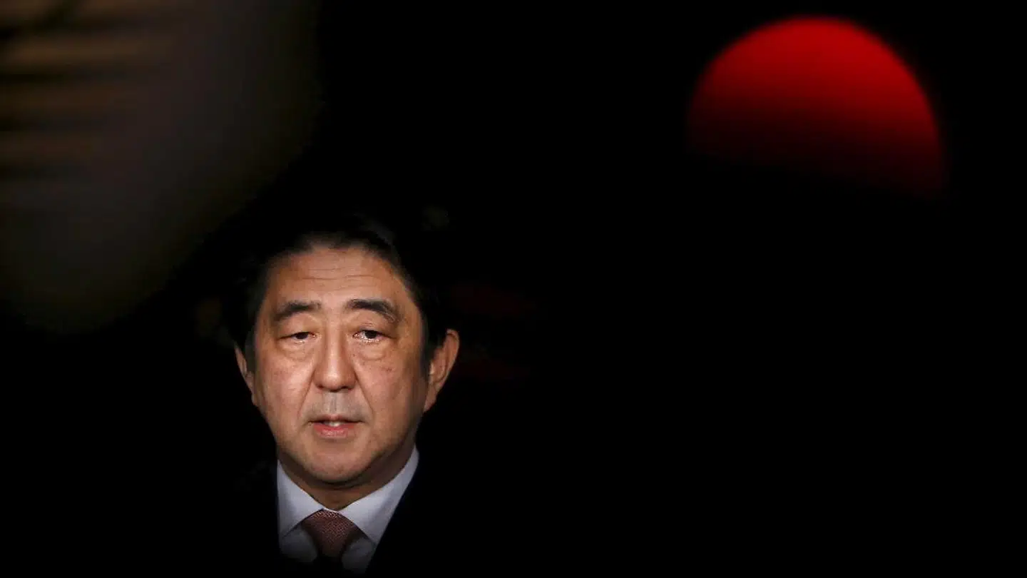 Japans tidligere premierminister Shinzo Abe (foto) satte i 2012 gang i et økonomisk eksperiment. Det er nu blevet lagt i graven af hans efterfølger, Fumio Kishida, forud for parlamentsvalget sidst på måneden.