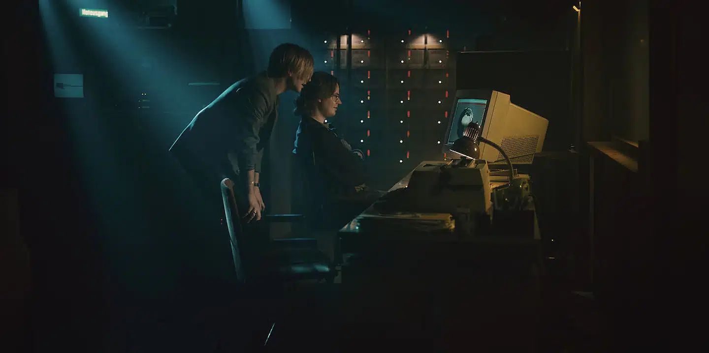 To unge tyskere opfinder i starten af 90erne noget genialt. Men de kommer til at dele deres viden med de forkerte.