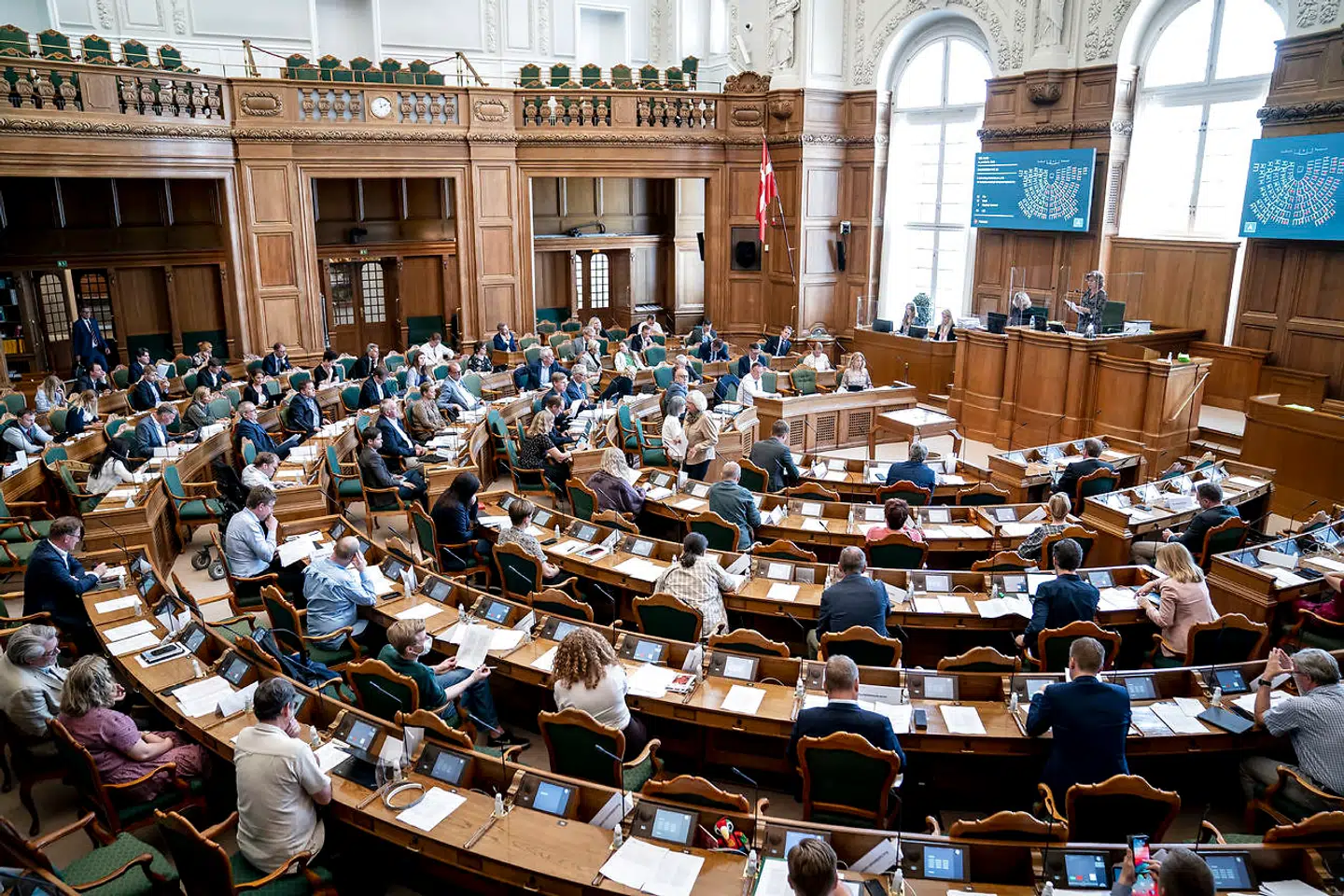 Folketingssalen skal behandle et borgerforslag, som har rundet 50.000 underskrifter. Arkivfoto