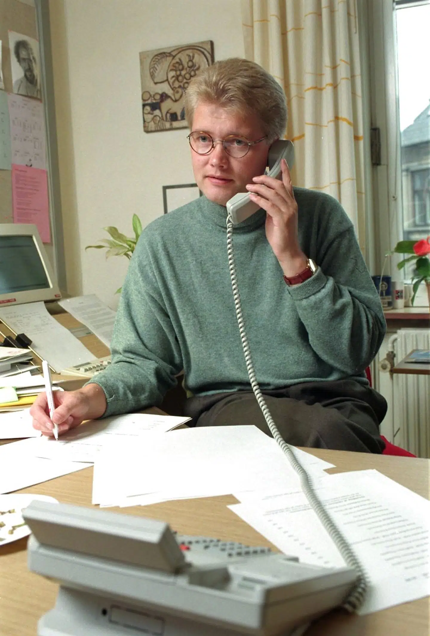 Det var Frank Jensen, der som socialdemokratisk forskningsminister fik gennemført tvangsåbningen af telemarkedet og dermed afsluttede statsmonopolets tid med kun et teleselskab. Dengang var fastnettelefonen det, man primært brugte, når man ringede, og fastnettet var derfor det allervigtigste at få adgang til.