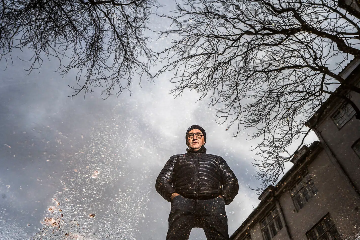 »Vi skal kunne tale om alt, og vi skal kunne grine, også af det mest smertefulde. Mens vi griner, forstår vi – når vi er sure, forstår vi ingenting.«
