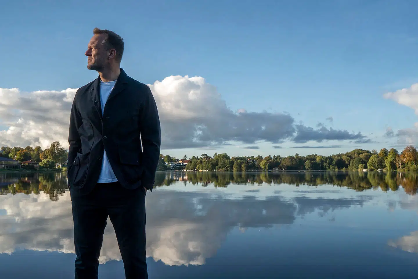 Nogle gange synes Tor Larsson, at stemningen bliver lidt for mistroisk i byen: »En mistænkelig varebil kan også bare være nogle håndværkere. Slap af. Men jeg kan samtidig godt forstå det, for der sker så mange ting.«