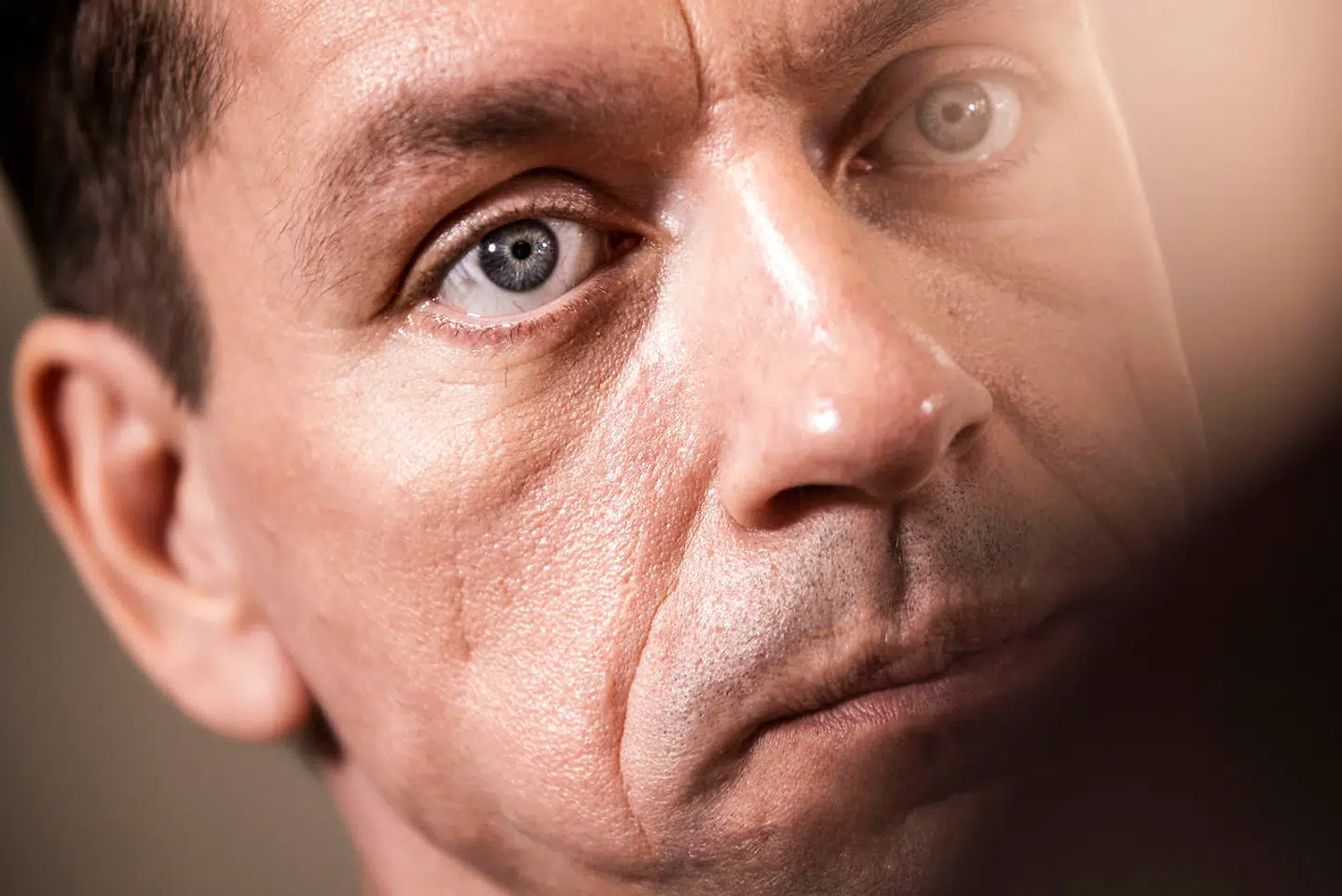 Astrid Carøe, der er ligestillingsordfører for SF, mener ikke, at indenrigsminister Kaare Dybvad (S) onsdag i folketingssalen svarede tilfredsstillende på, hvorfor regeringen har udskudt et lovforslag om juridisk kønsskifte i mindst et år.