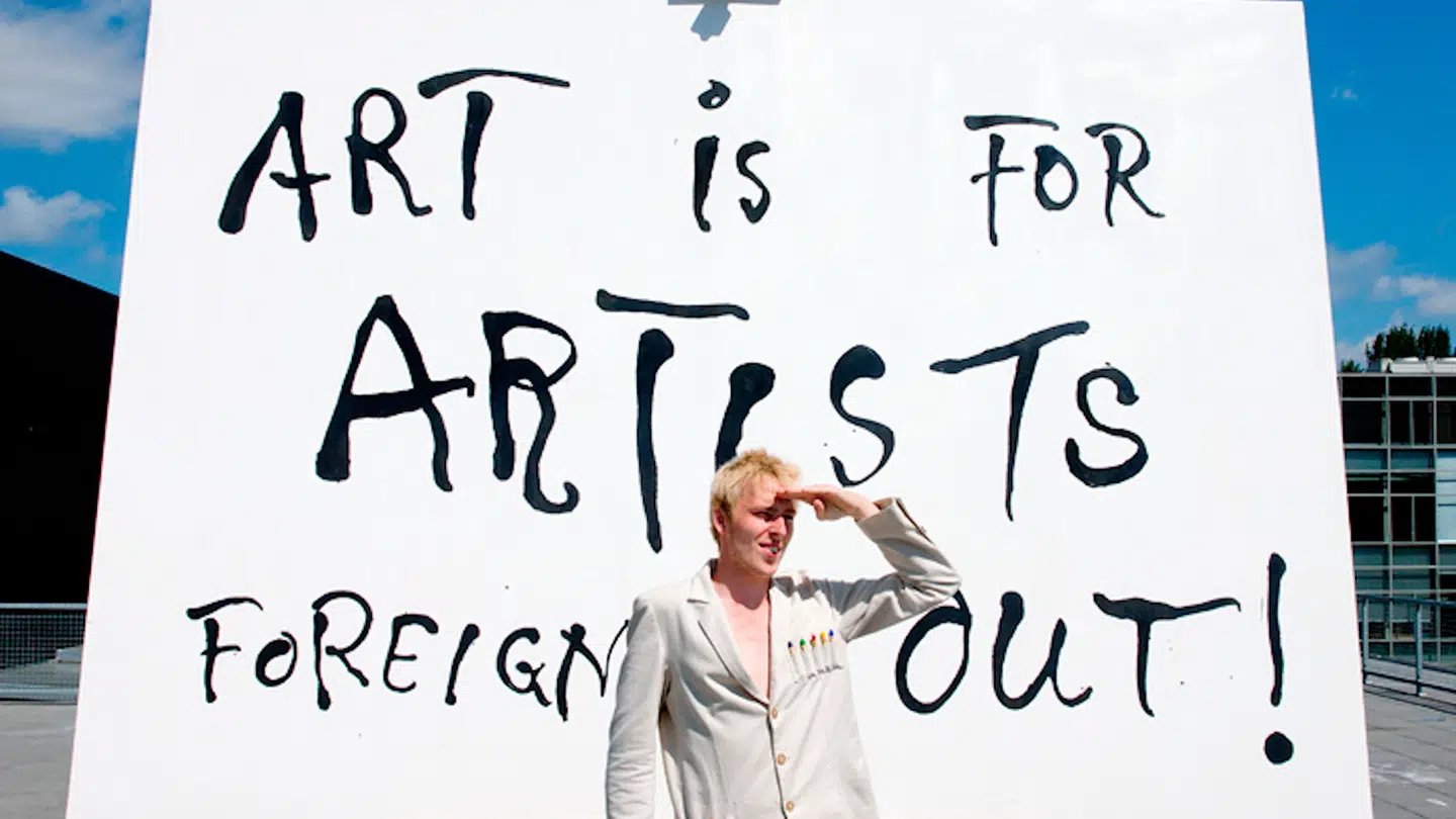 Jo Hedegaard er blandt andet uddannet ved The Gerrit Rietveld Academie i Amsterdam. Han er en af de kunstnere, der har oplevet, at blive kaldt racistisk. Det skete efter at have lavet et værk med teksten »Art is for the Artists Foreigners Out«. Han er en af de kunstnere, der optræder i dokumentaren »Oprør på Akademiet«.