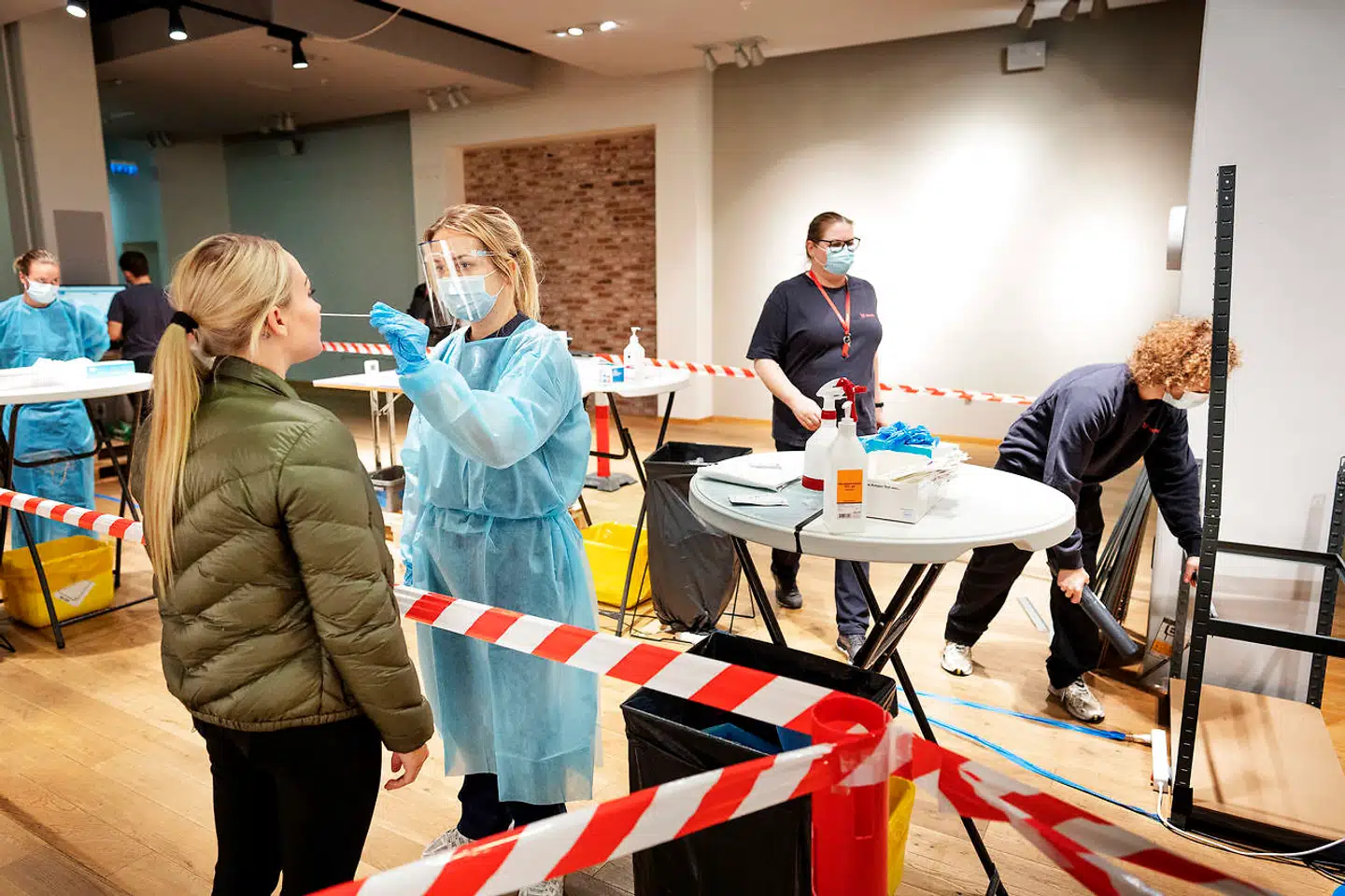 Siden nytår er der blevet foretaget flere end 33 millioner kviktest rundt om i Danmark. Testene har udviklet sig til en milliardforretning for tre private selskaber. I weekenden lukkede de sidste kviktestcentre.