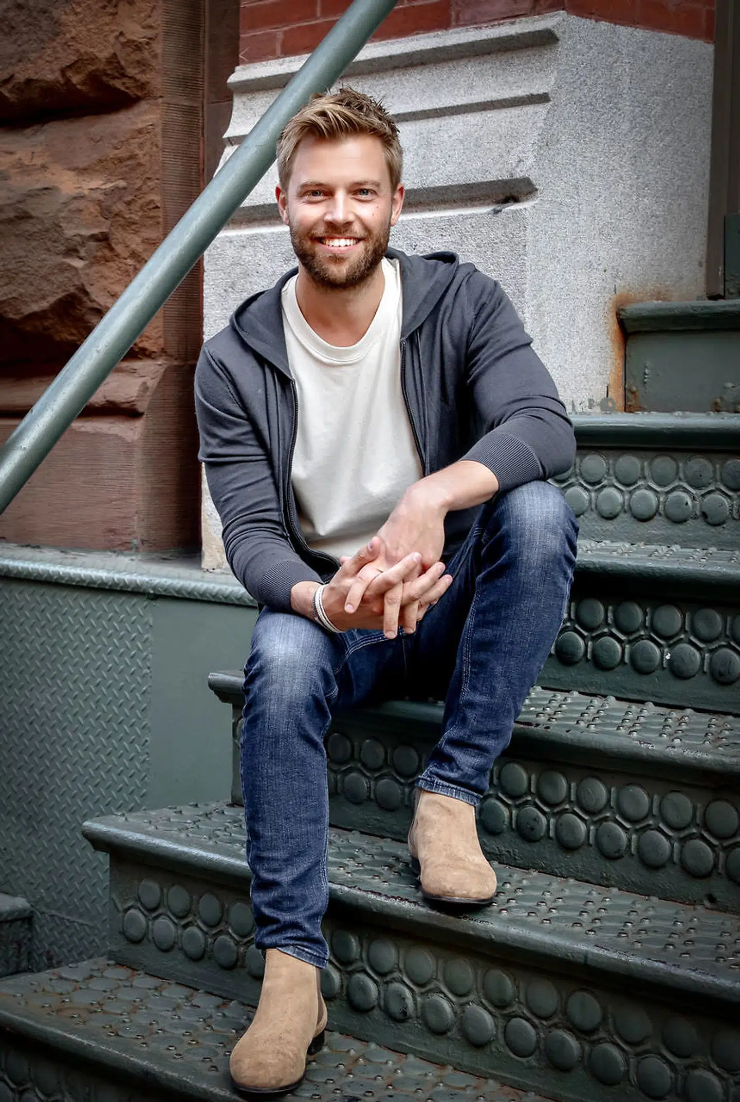 Jannick Malling er iværksætter og står i spidsen for virksomheden public.com. I februar rejste virksomheden 1,35 milliarder dollar. Investorerne i public.com inkluderer kendisser som Will Smith, The Chainsmoker og Zoe Saldana samt venturefondene Accel, Greycroft og Lakestar, som tidligere har investeret i virksomheder som Facebook og Airbnb.