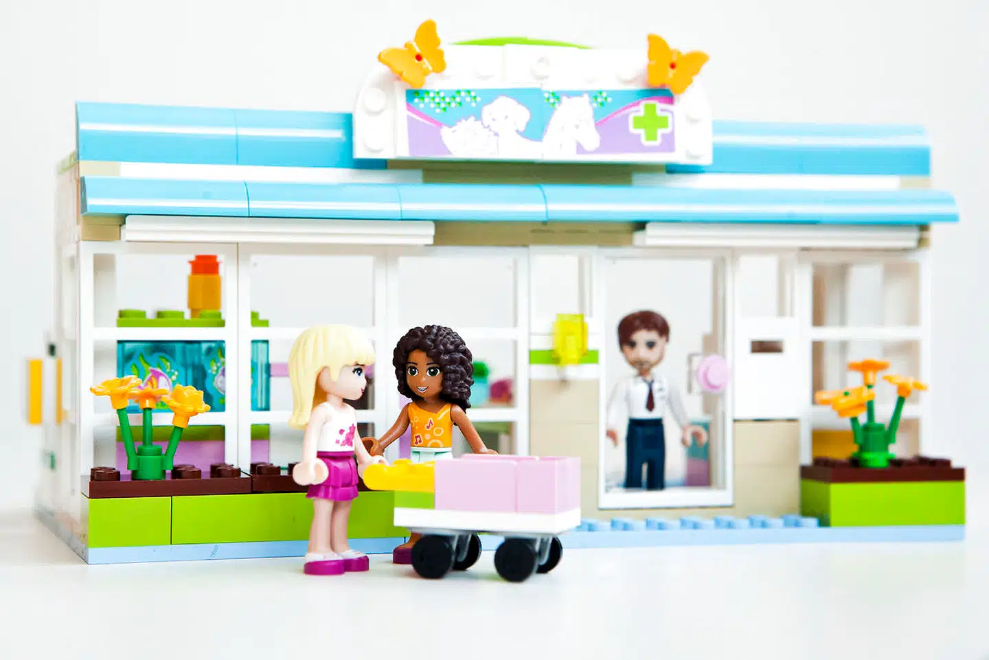 I 2012 kom LEGO Friends-serien, der var målrettet fem til otteårige piger. Den skabte debat med sin angiveligt kønsstereotype fremstilling af kvinder, men har siden været en af LEGOs største sællerter.