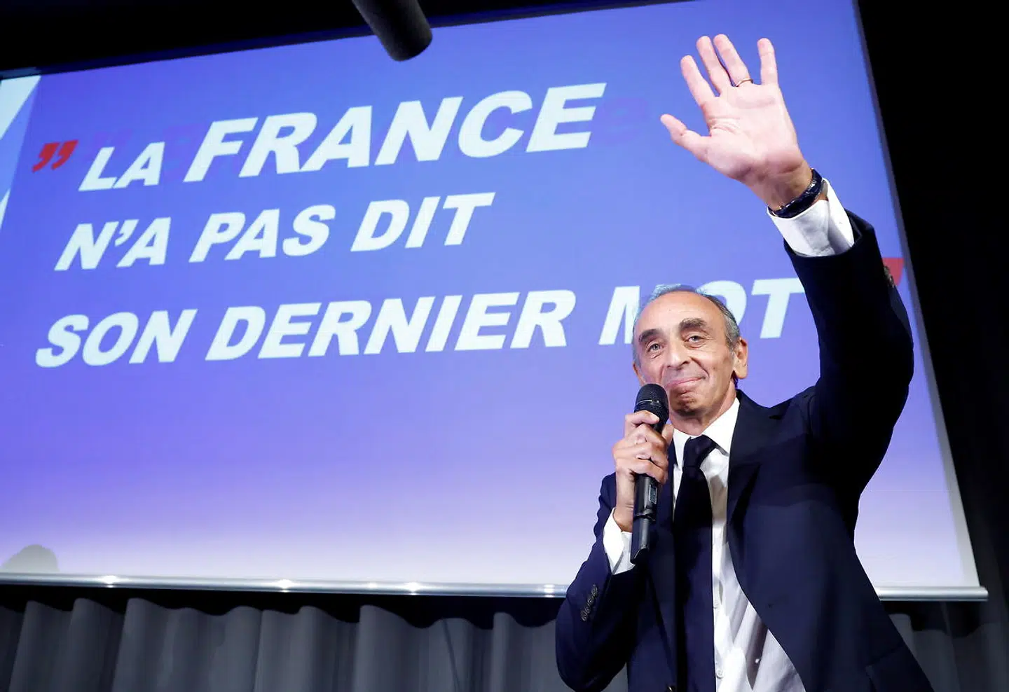 Éric Zemmour bruger en salgsturné, hvor han præsenterer sin seneste bog »La France n'a pas dit son dernier mot« (Frankrig har ikke sagt sit sidste ord) som de facto-valgmøder. Han har endnu ikke officielt meldt sig som kandidat.