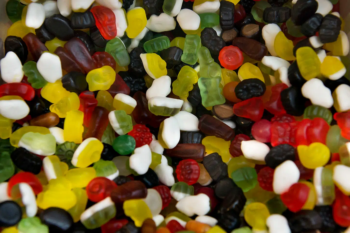 En deltager i programmet »Luksusfælden«, Mikkel, bruger 23.000 kroner om året på slik.