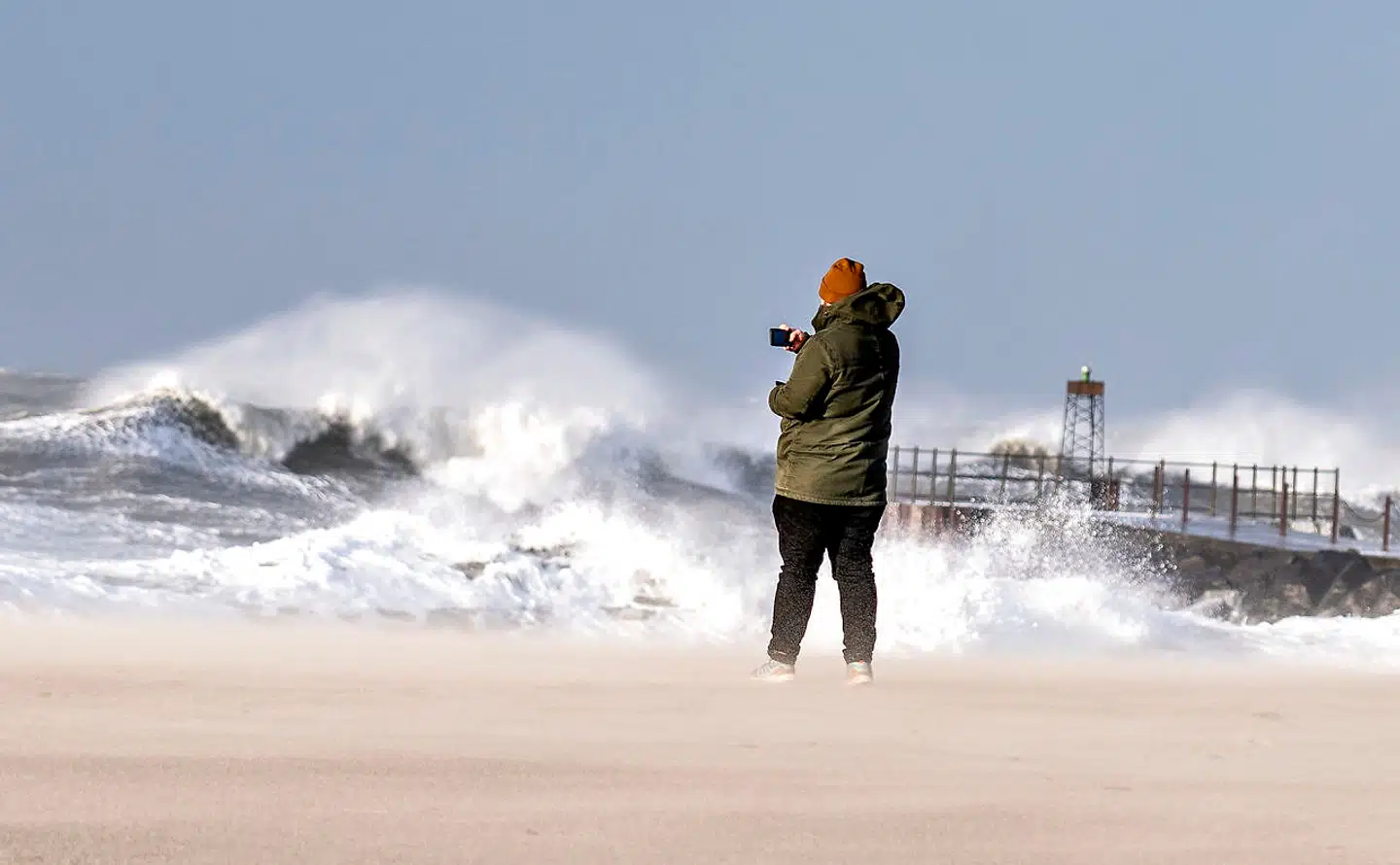 Alene i byerne langs de danske kyster, kan vi som følge af forhøjet vandstand og stormflod risikere skader for knap 100 mia. nutidskroner, når regningen gøres op om 100 år,« skriver Henrik Winther, Carl-Emil Larsen, Karin Klitgaard, Pia Holm Steffensen og Laila Kildesgaard.