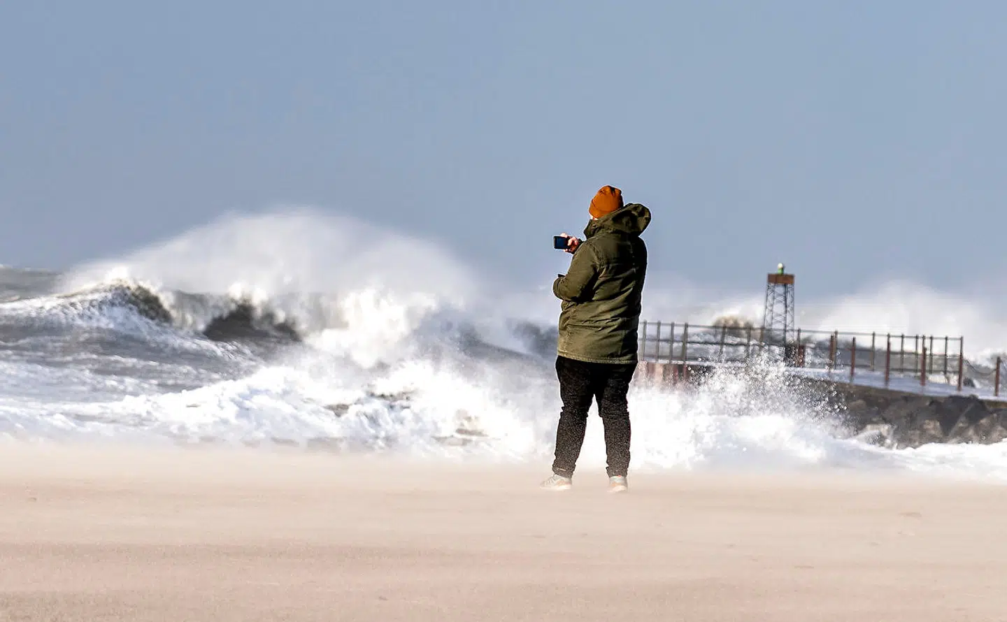 Alene i byerne langs de danske kyster, kan vi som følge af forhøjet vandstand og stormflod risikere skader for knap 100 mia. nutidskroner, når regningen gøres op om 100 år,« skriver Henrik Winther, Carl-Emil Larsen, Karin Klitgaard, Pia Holm Steffensen og Laila Kildesgaard.