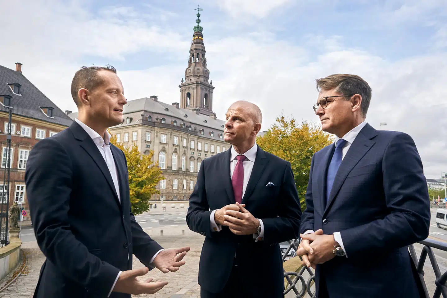 Tre direktører sender et klart budskab til regeringen på Folketingets åbningsdag. Der skal flere reformer på bordet, end regeringen har lagt op til. Fra venstre er det administrerende direktør Søren Faerber fra Scandic Hotels, administrerende direktør Carsten Hellmann fra ALK-Belló og Dansk Erhvervs administrerende direktør, Brian Mikkelsen.