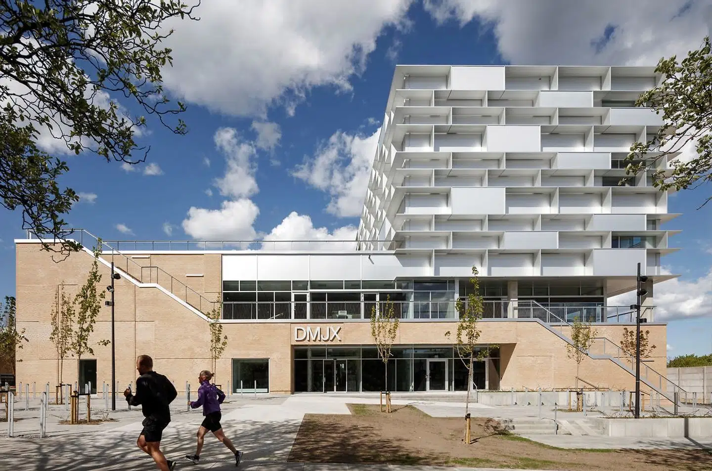 »Alle kommunistiske regimer har været kendetegnet ved at have en streng pressecensur. Så når en fjerdedel af de journaliststuderende har et ønske om at leve under et kommunistisk styre, så synes det at indikere, at denne gruppe af studerende har et uafklaret eller besynderligt forhold til deres kommende profession,« skriver Jens Ellekær.