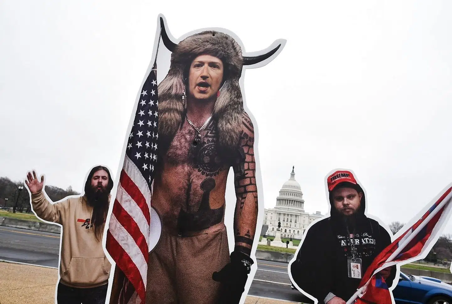 En demonstrants photoshoppede billede af Facebooks grundlægger, Mark Zuckerberg i det karakteristiske kostume fra stormen af den amerikanske kongres 6. januar i år.