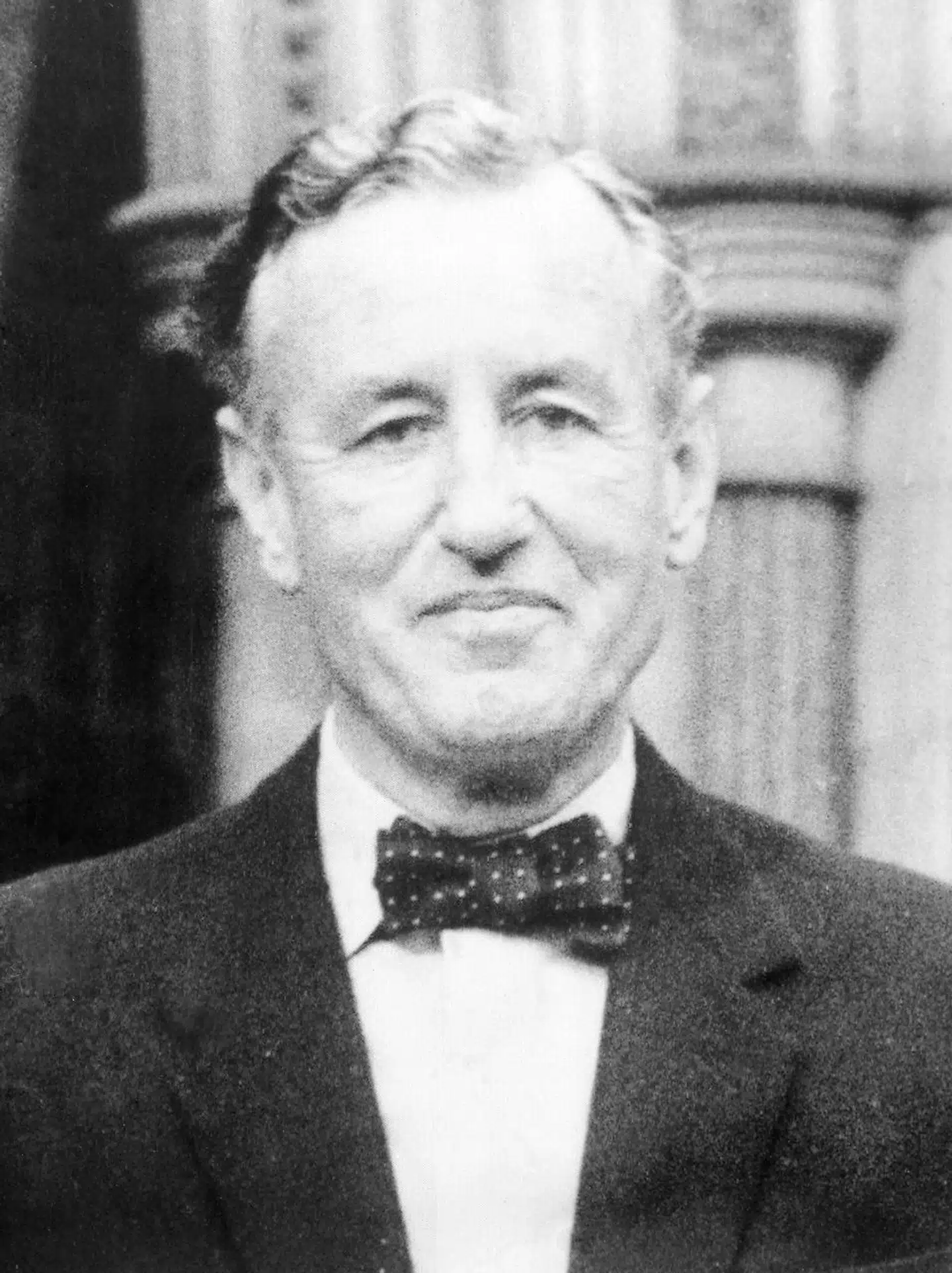 Ian Fleming blev forelsket i Jamaica under en sikkerhedskonference i 1943 og fik bygget et hus på øen, hvor han opholdt sig om vinteren. Det blev første skridt til James Bonduniverset.