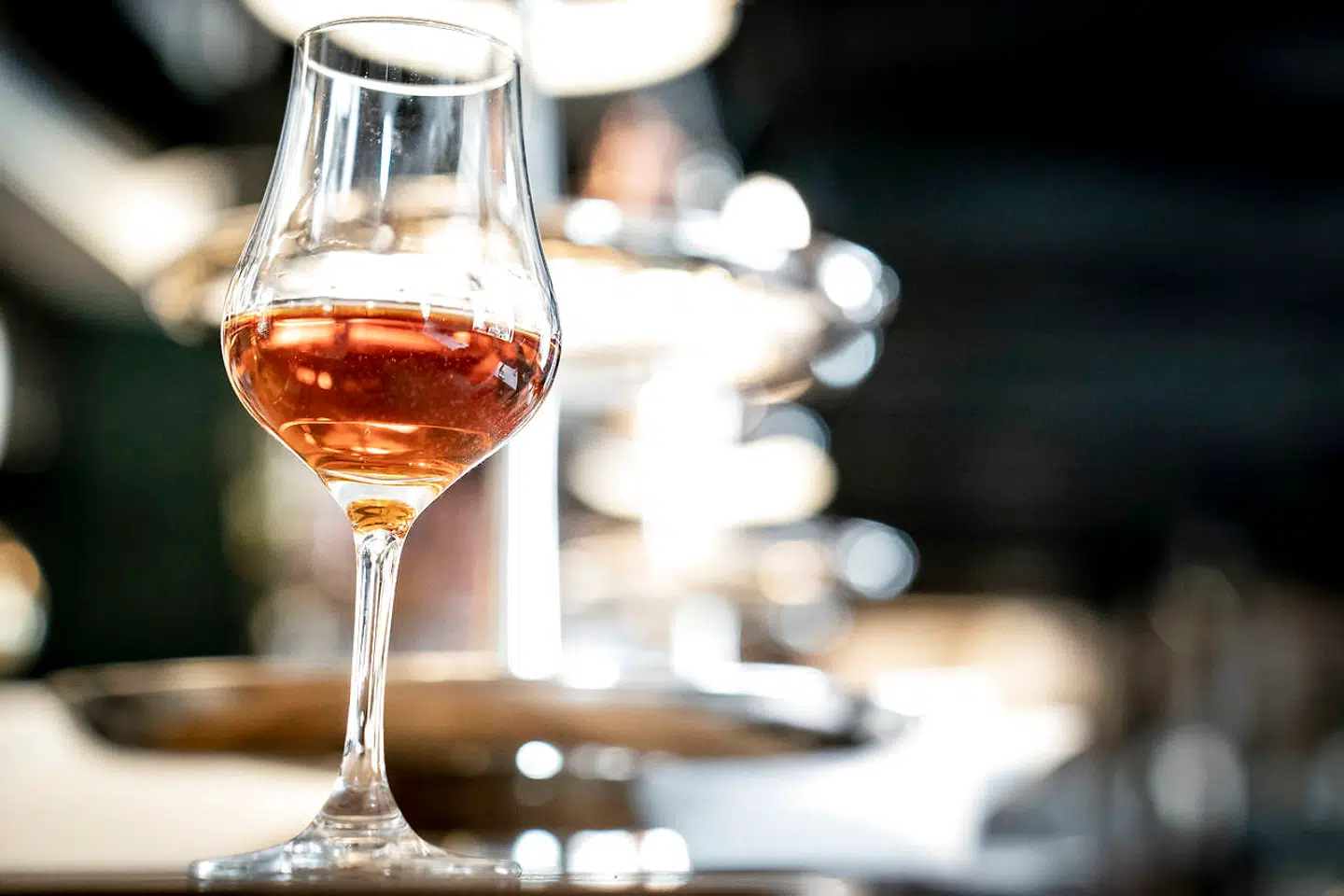 Restaurant Sebastopol, der ligger på Sankt Hans Torv på Nørrebro, holder lige nu lukket som følge af smitte med den særligt smitsomme deltavariant af coronavirussen. Restauranten har siden 1994 serveret fransk mad for deres gæster, der også har kunnet nyde den egenimporterede vin.