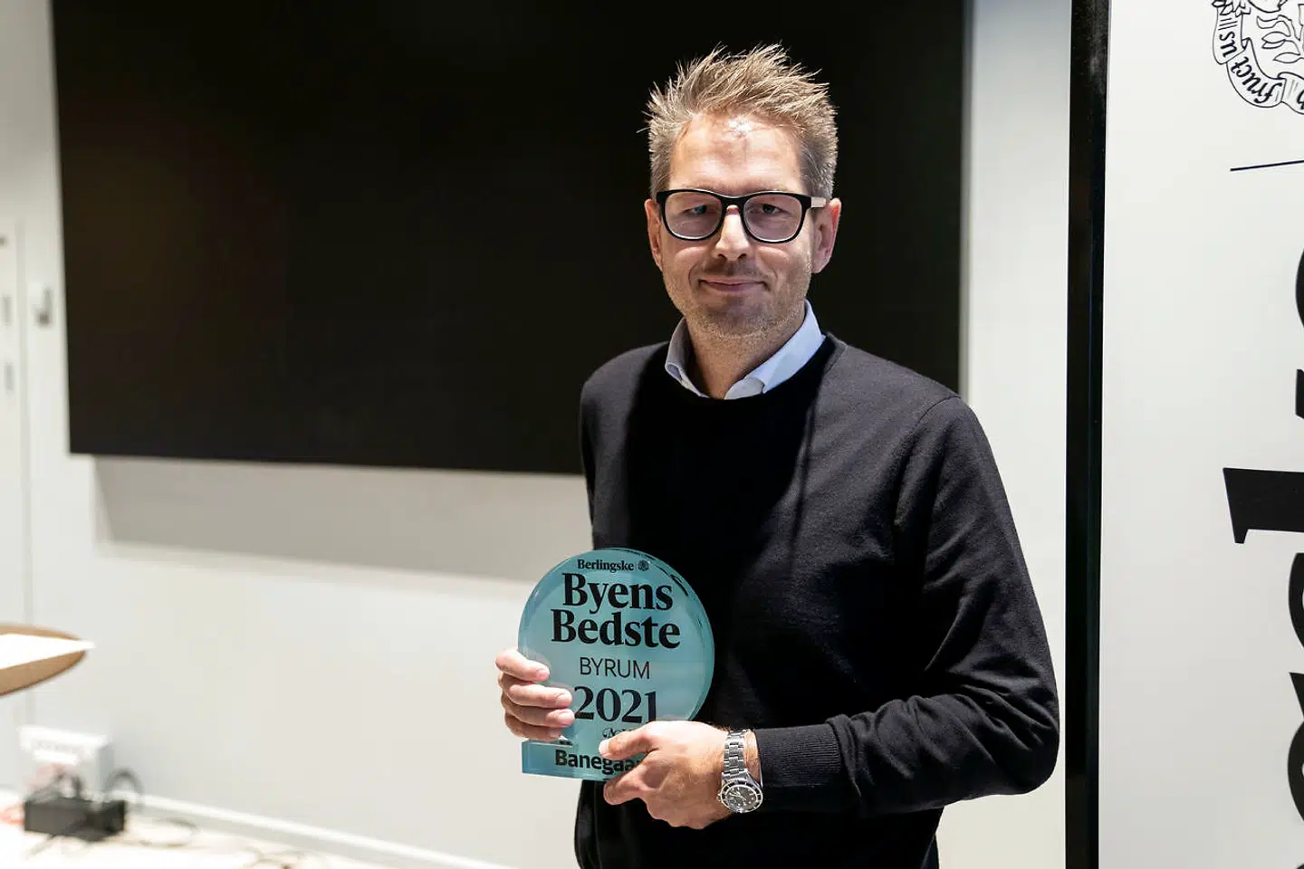 Carl Johan Paulsen, direktør for BaneGaarden modtager prisen Byens Bedste Byrum.