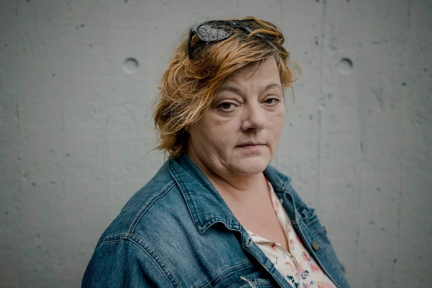 Helle Jensen er pædagog i en sfo i Hvidovre. Hun er en af de mange pædagoger, der oplever, at flere børn mistrives, og at hun samtidig ikke har nok tid til at tage sig af dem. Det presser både hende og børnene, og kan sætte dem i nogle situationer, hvor hun føler børnene bliver svigtet.