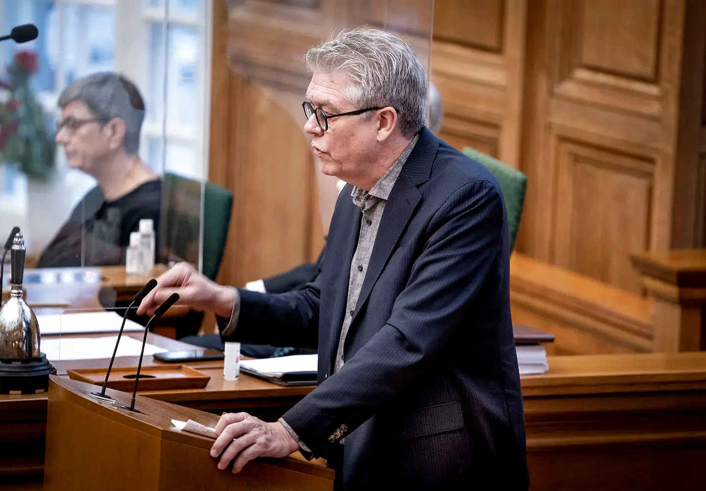 SFs Karsten Hønge kalder det et paradoks, at regeringen har udnævnt en ny formand for Danmarks Medie- og Journalisthøjskole, som er chefredaktør på et medie uden overenskomst.