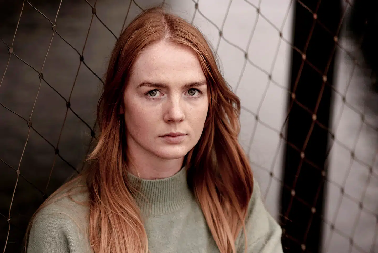 For ti år siden fik Freja Marquardt en idé om, at det var bedst, hvis hun tabte sig. Hun halverede sin kost, kastede op efter måltiderne, og kiloene raslede af hendes krop. Men da hun gik til lægen, fik hun at vide, at hun ikke var »syg nok« til at komme i behandling. I dag fortæller hun sin historie i Pilestræde.